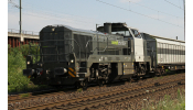 ARNOLD 9059S RailAdventure, 4-axle diesel locomotive Vossloh DE 18, grey livery, ep. VI, with DCC sound decoder